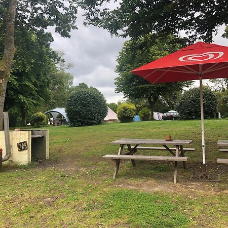 Camping Au Lac Du Drennec Glamping Tent Commana Exterior photo