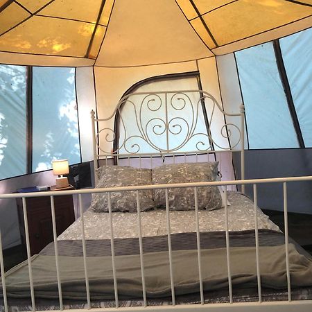 Camping Au Lac Du Drennec Glamping Tent Commana Exterior photo