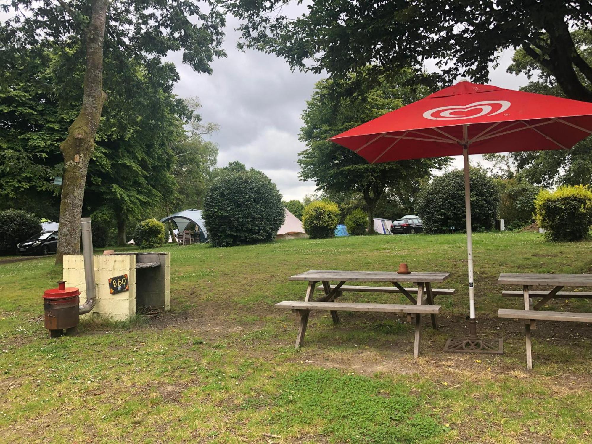 Camping Au Lac Du Drennec Glamping Tent Commana Exterior photo